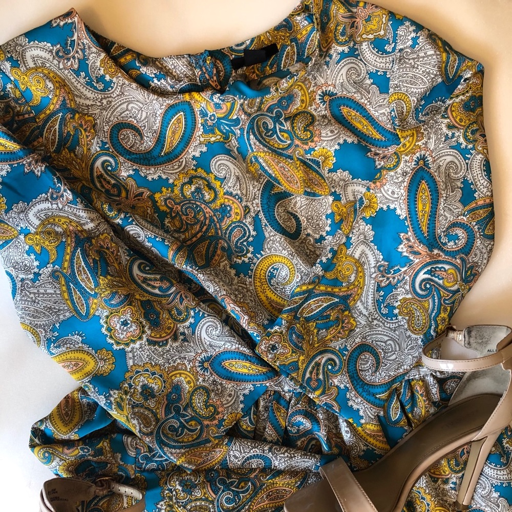 Short paisley pattern dress